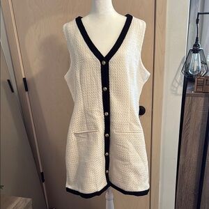 Chic White and Black Sleeveless Dress